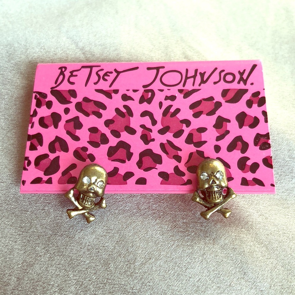 Betsey Johnson skull earrings